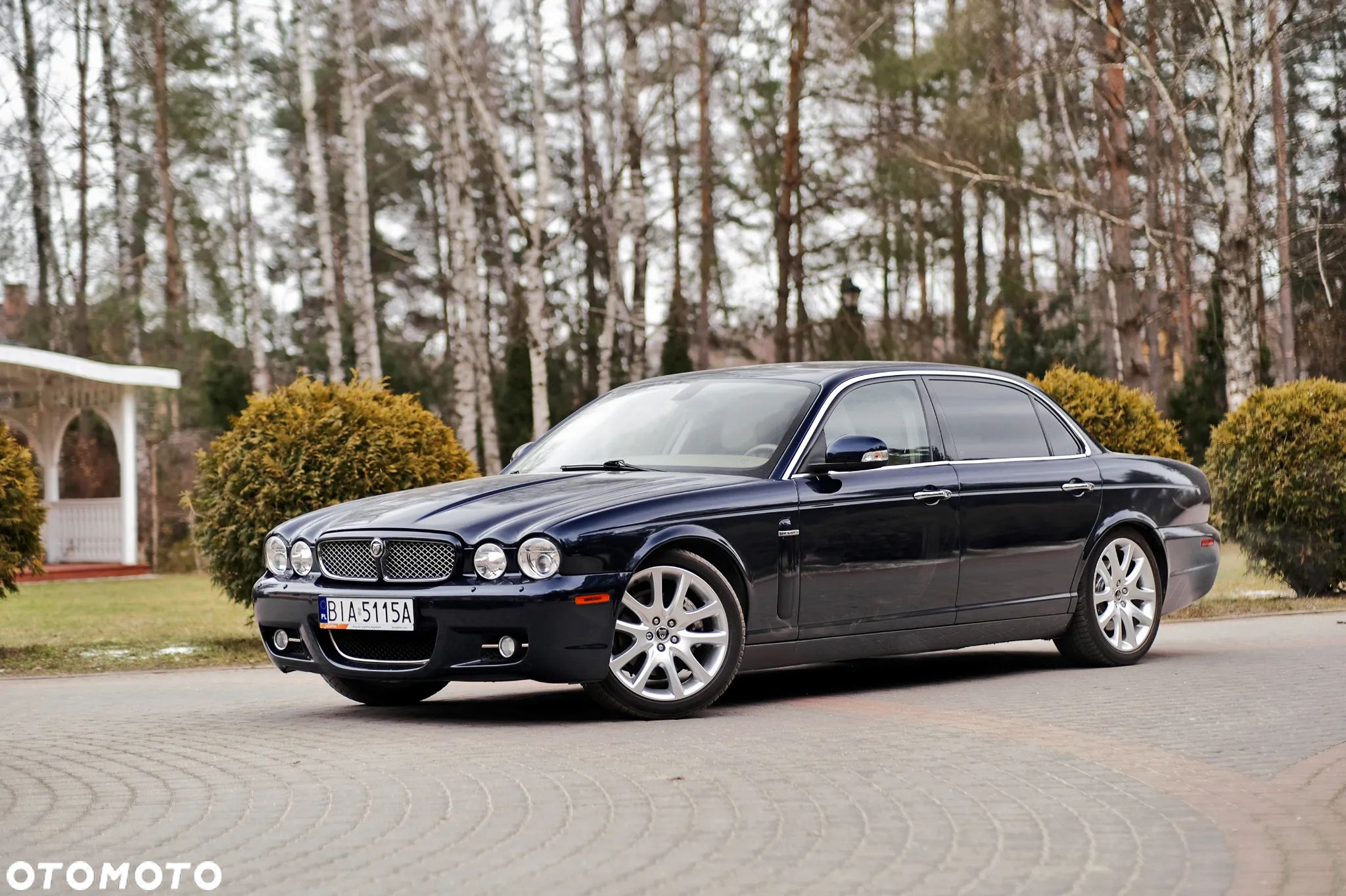 Jaguar XJ XJ8 4.2 LWB Executive - 1