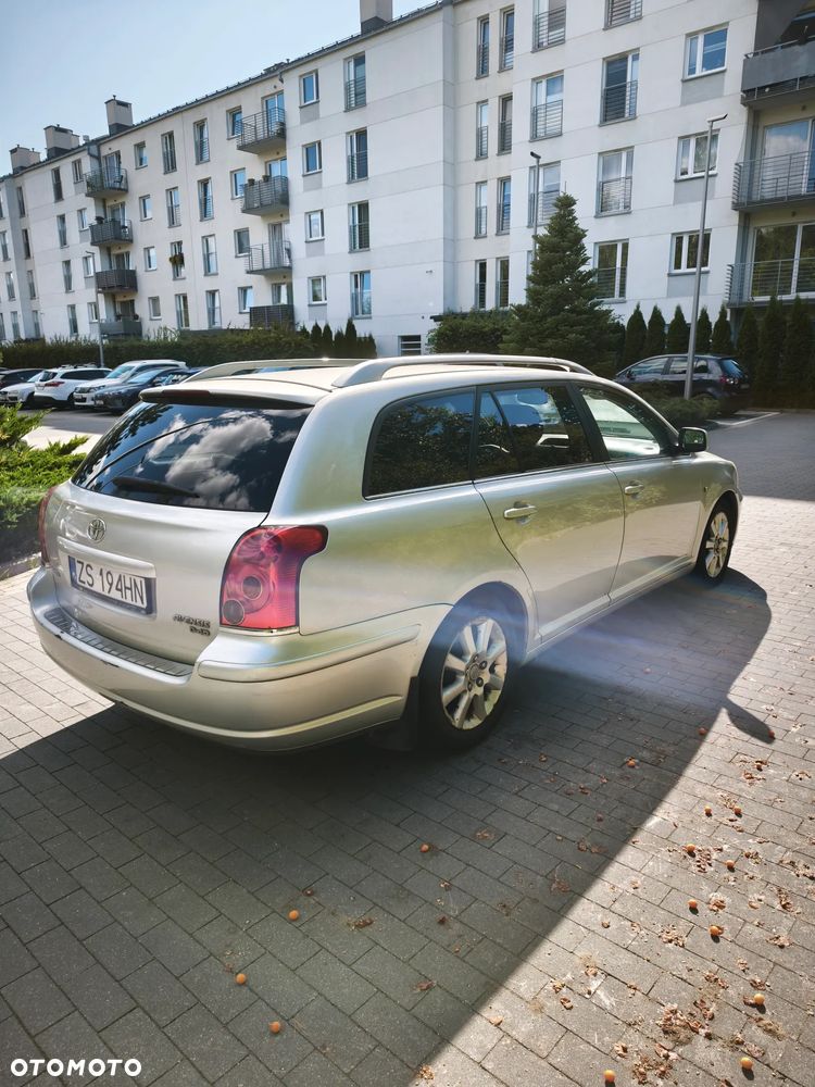 Toyota Avensis 2.2 D-4D Sol - 4