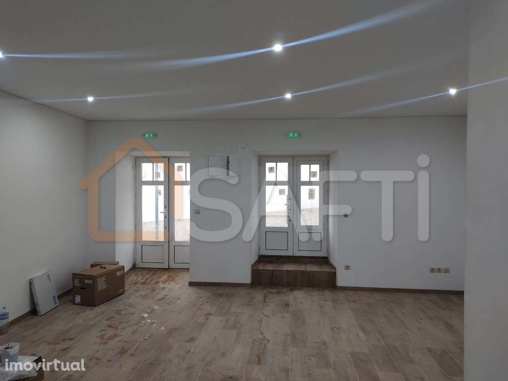 Espaço comercial na Entrada do Castelo de Vinhais - Grande imagem: 4/8