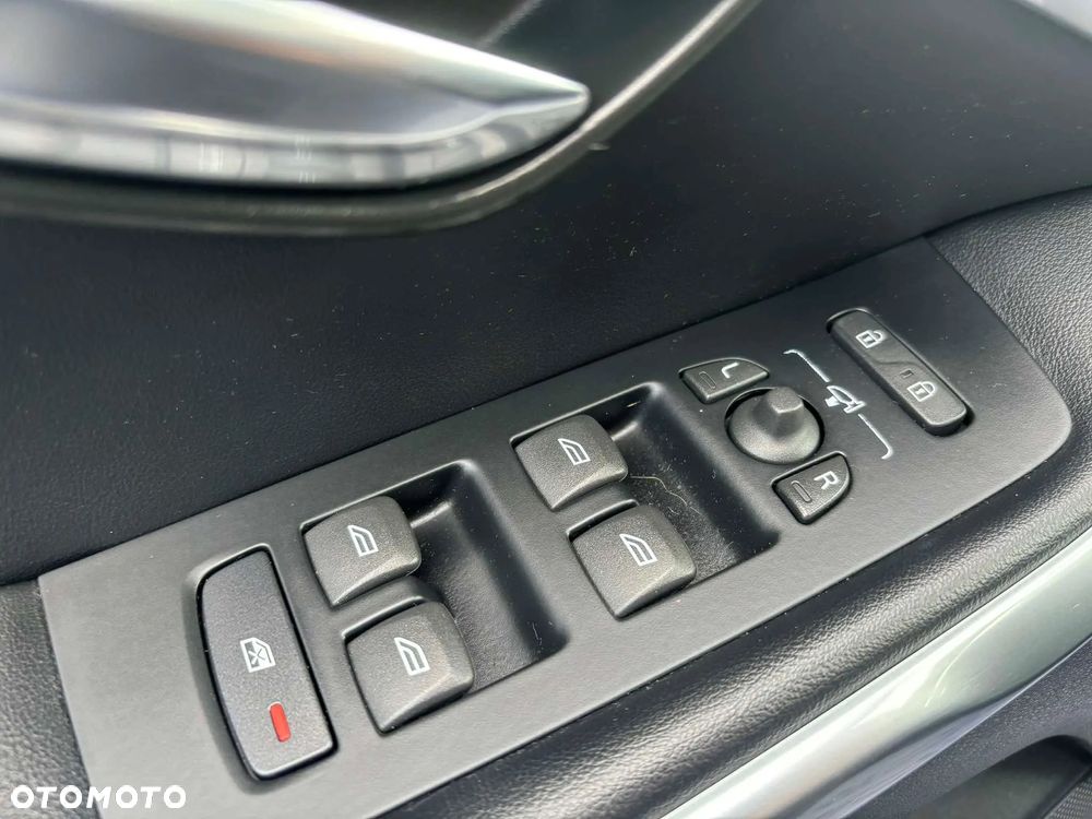 Volvo V40 D2 Drive-E SCR R-Design Momentum - 16