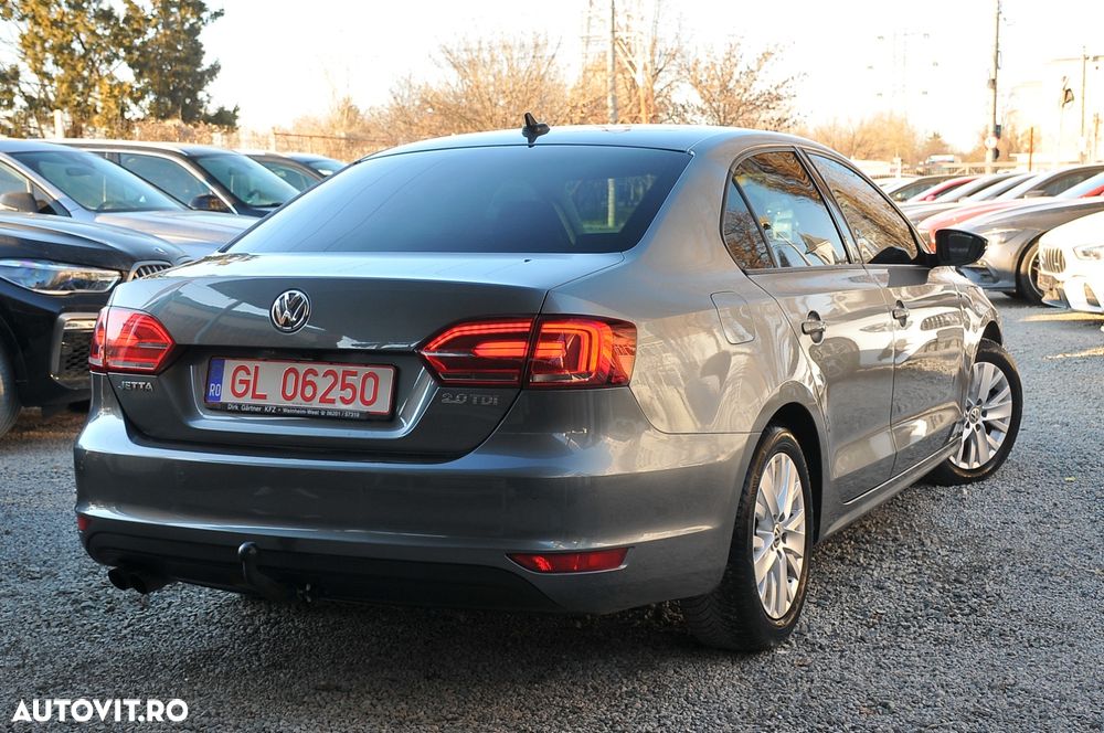 Volkswagen Jetta 2.0 TDI DSG Highline - 4