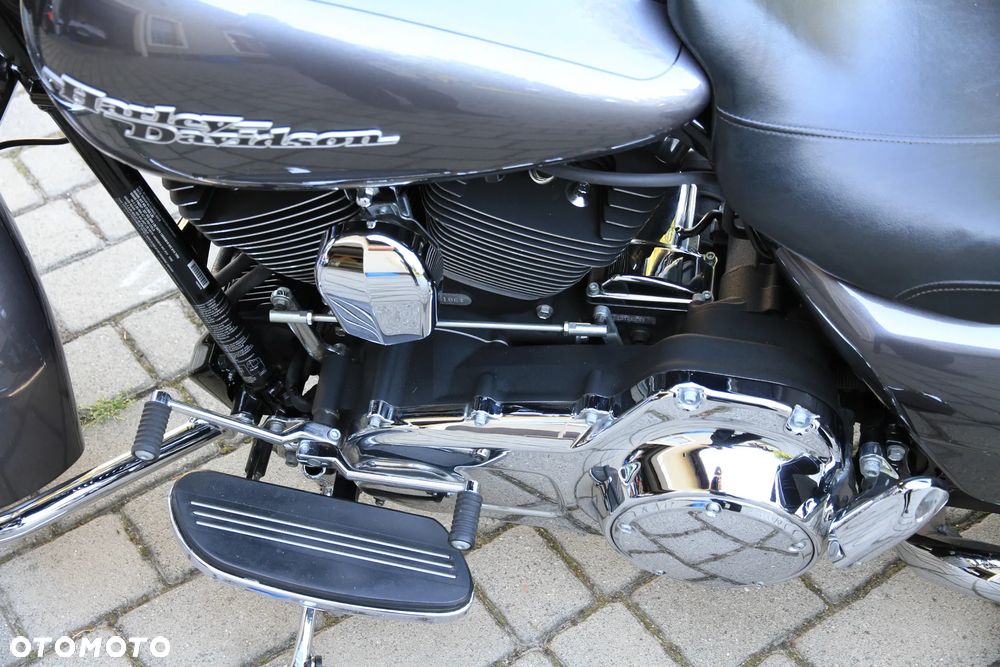 Harley-Davidson Touring Street Glide - 21
