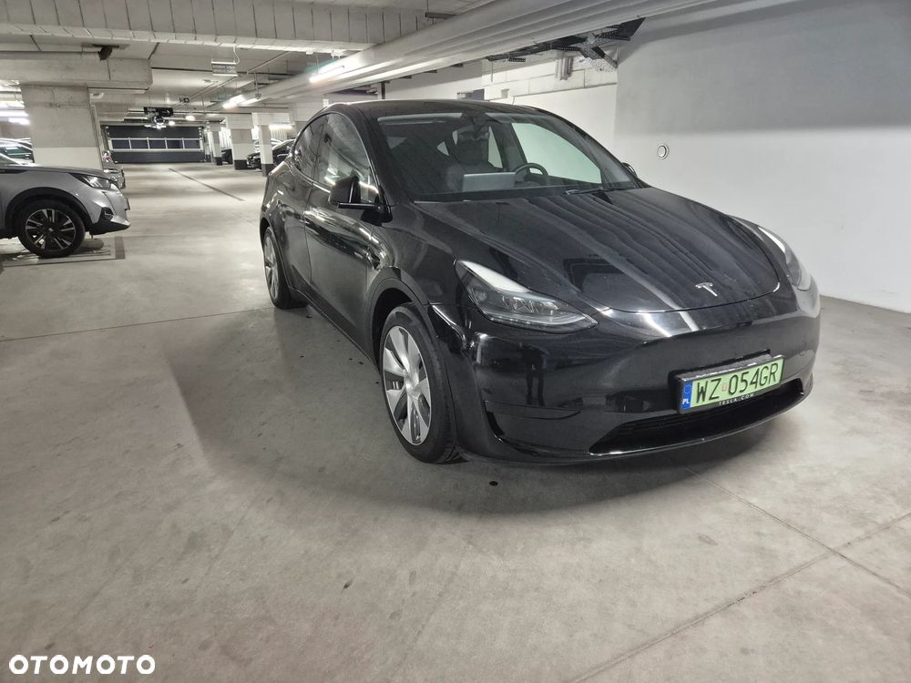 Tesla Y - 3
