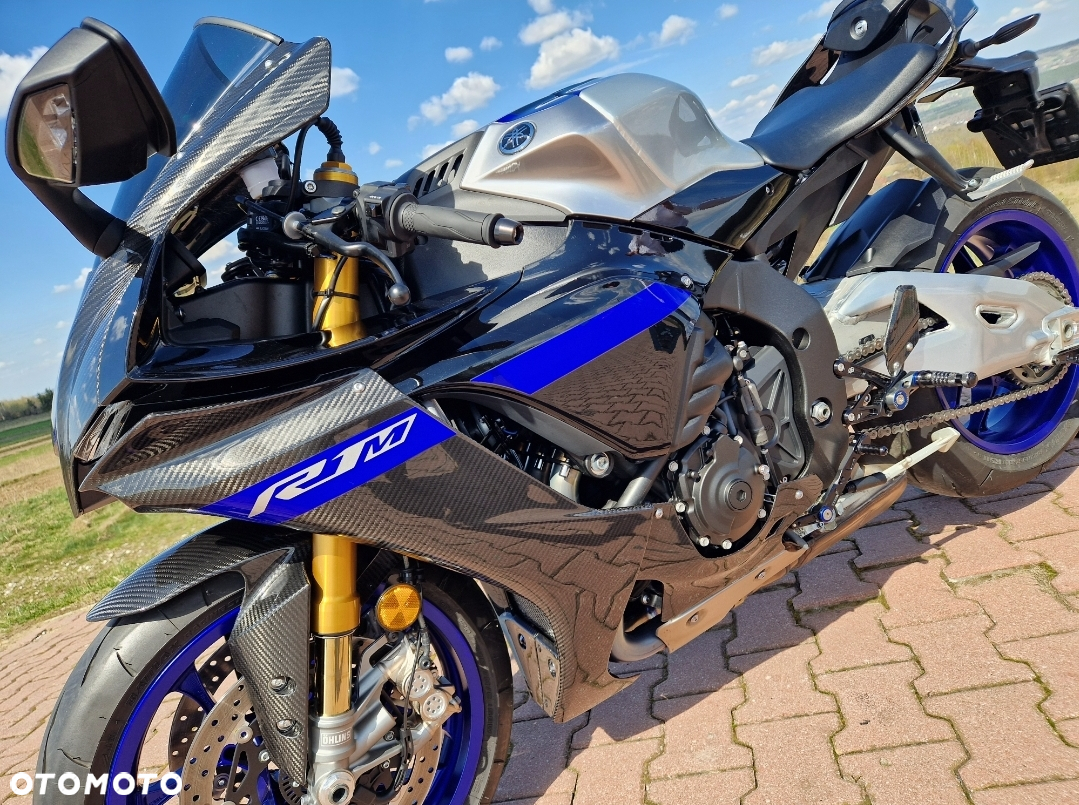 Yamaha R1 - 8