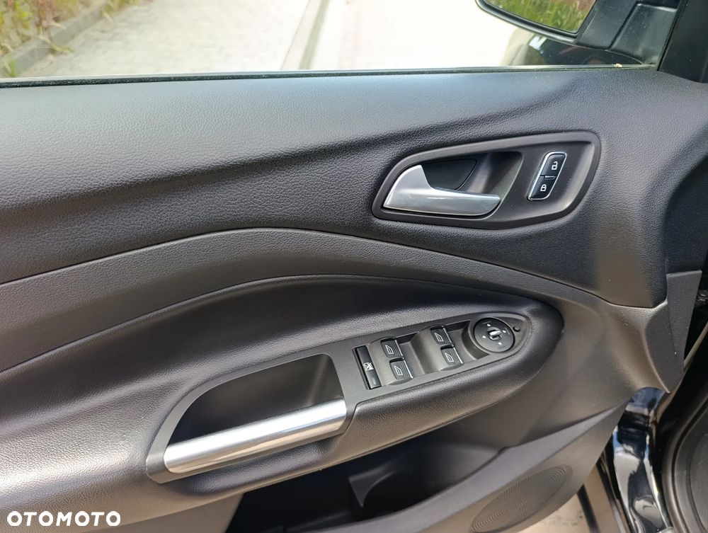 Ford Kuga 2.0 TDCi 2x4 Titanium - 27