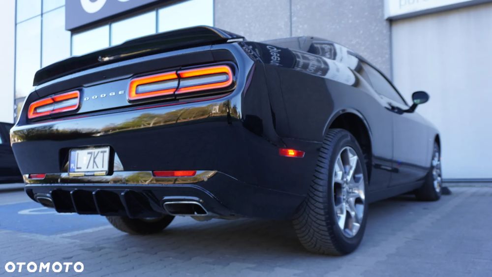 Dodge Challenger - 11