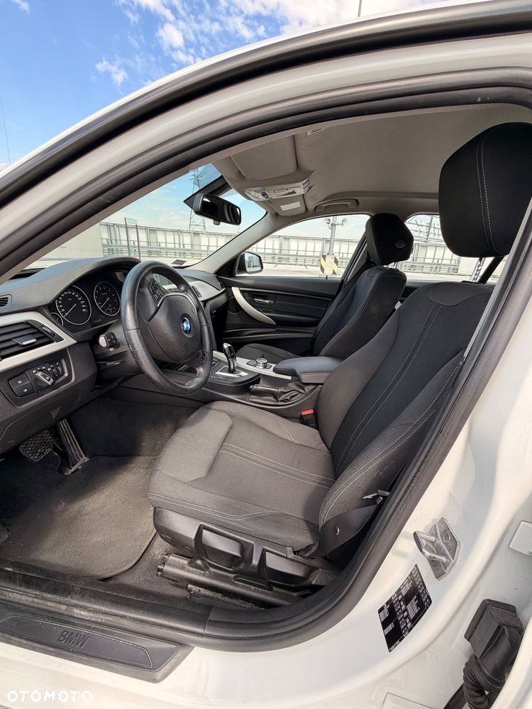 BMW Seria 3 318i - 9