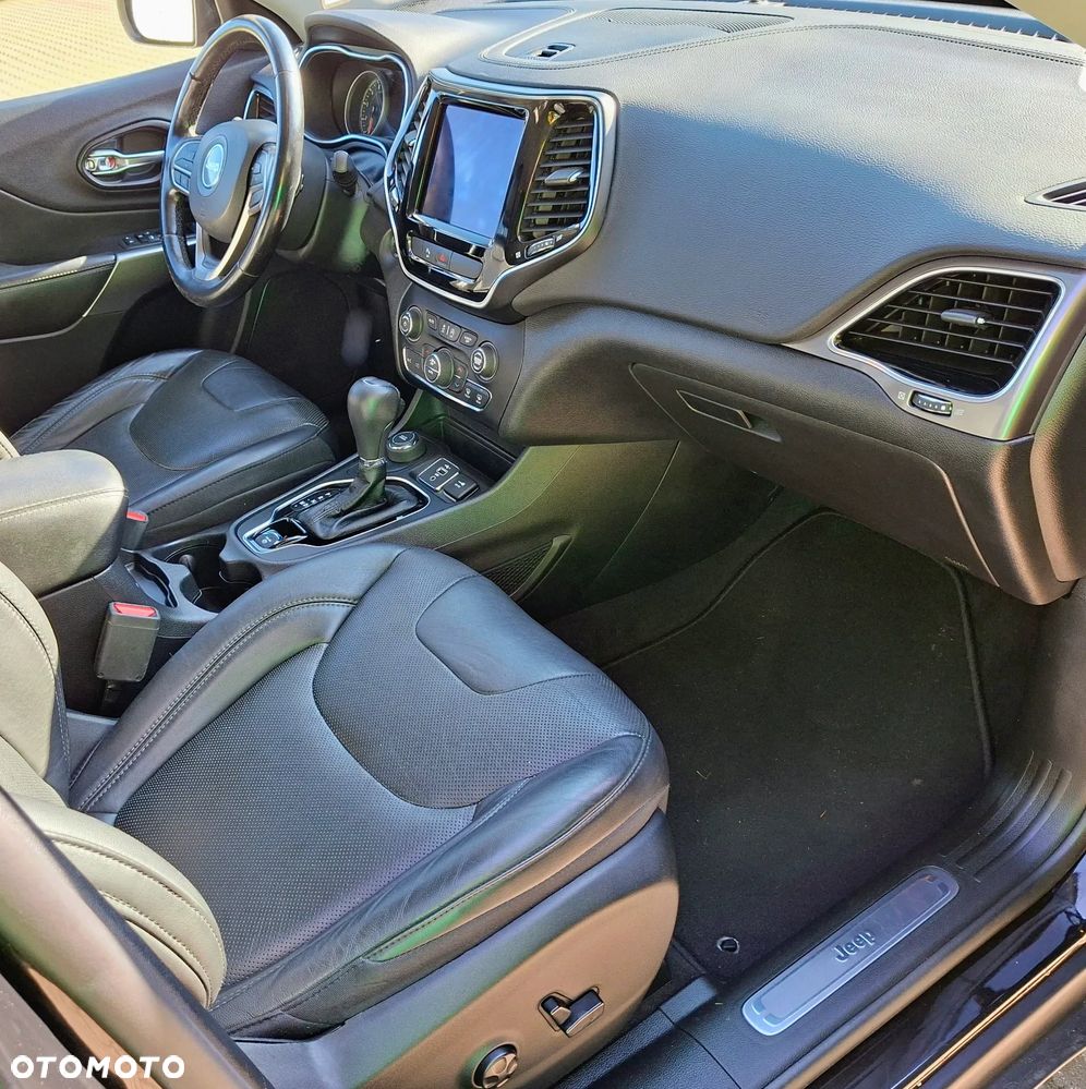 Jeep Cherokee - 19