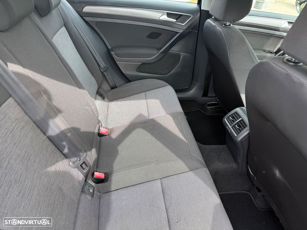 VW Golf 1.6 TDI Confortline - 17