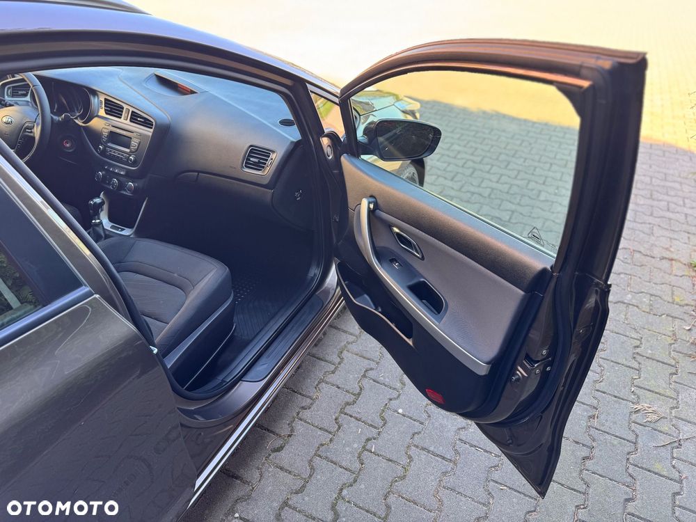 Kia Ceed 1.6 GDI Dream Team Edition - 27