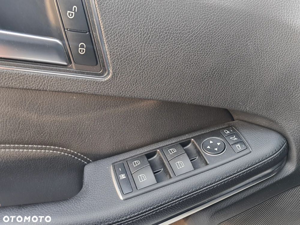 Mercedes-Benz Klasa E 250 BlueTEC 9G-TRONIC Edition - 32