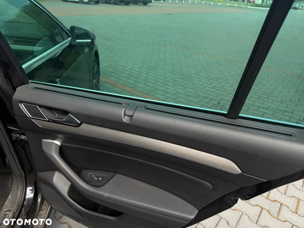 Volkswagen Passat - 13