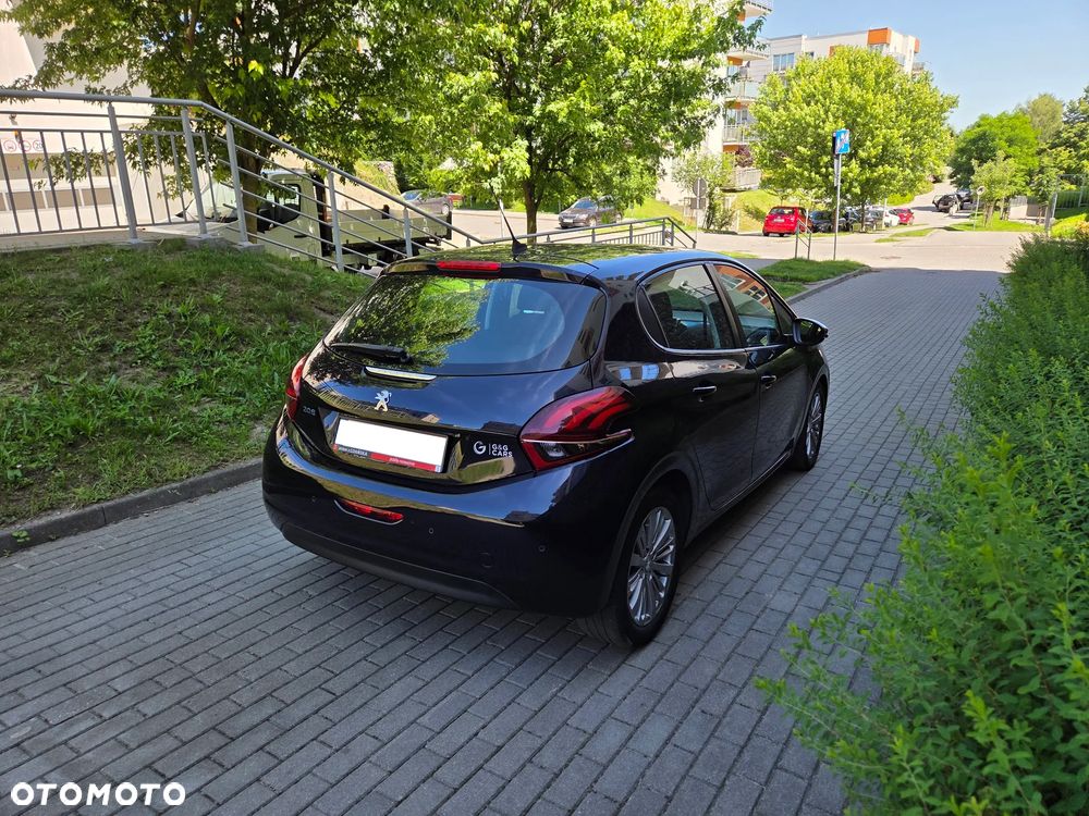 Peugeot 208 1.2 PureTech GPF Signature S&S - 4
