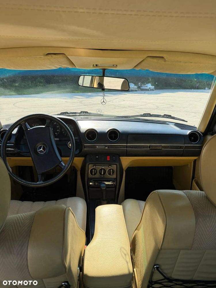 Mercedes-Benz W123 - 11