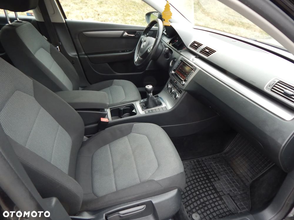 Volkswagen Passat - 11