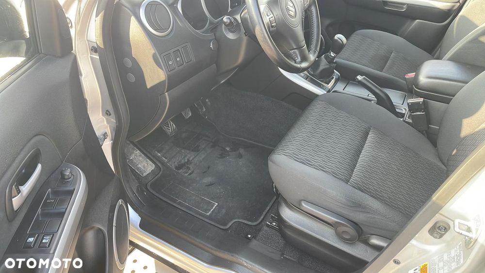 Suzuki Grand Vitara 2.4 Premium EU5 - 11