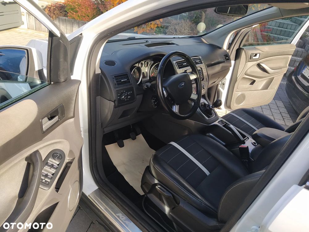 Ford Kuga 2.0 TDCi 2x4 Titanium - 23