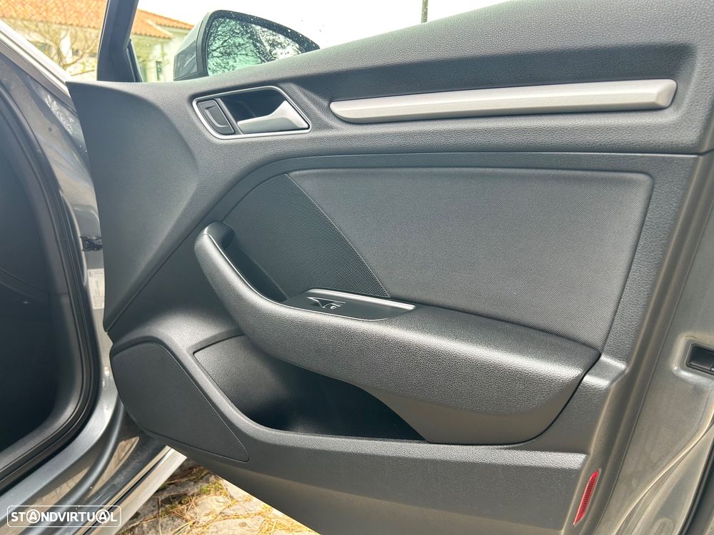 Audi A3 Sportback 1.6 TDI Attraction Ultra - 8