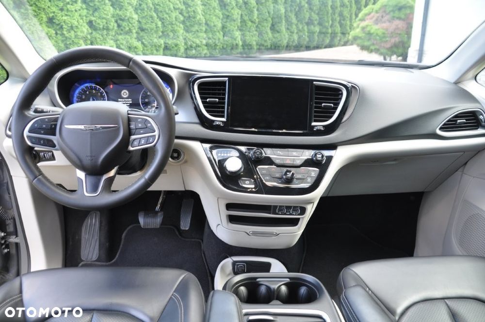 Chrysler Pacifica - 12
