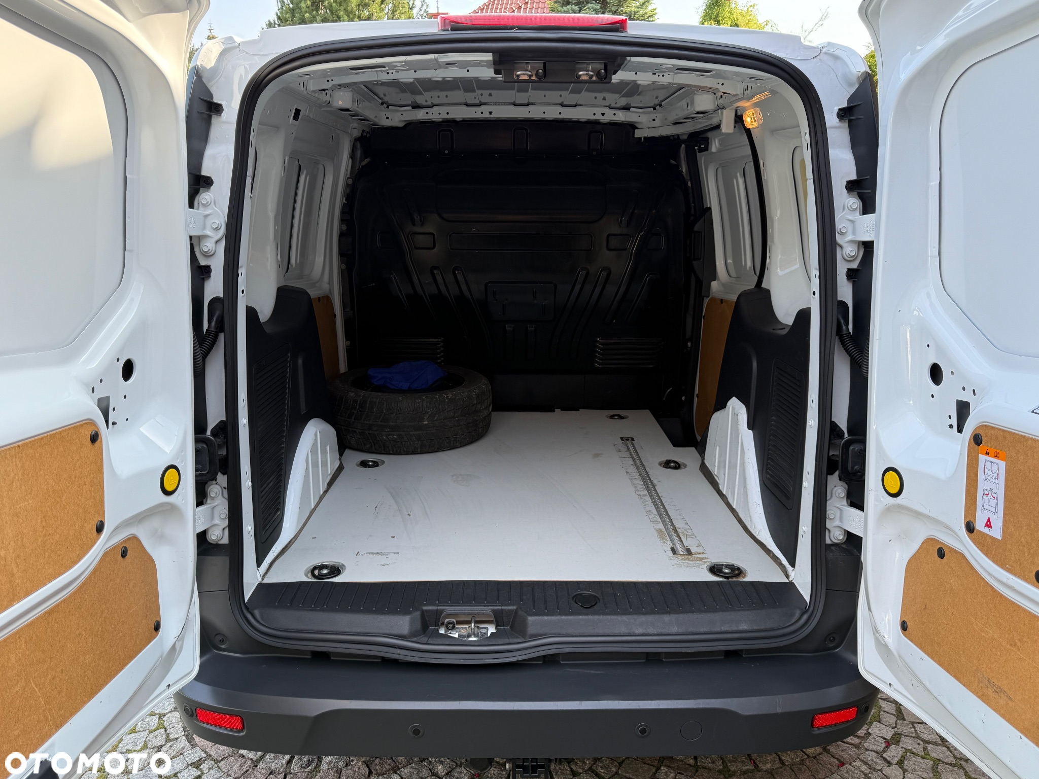 Ford Transit Connect klimatyzacja webasto hak piękny - 32