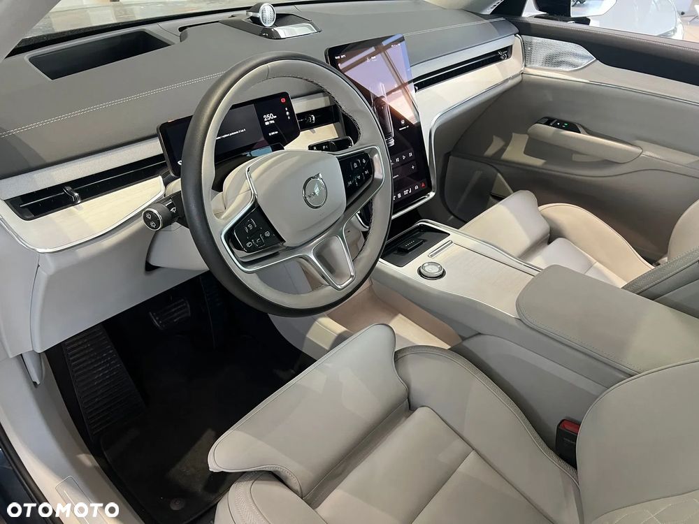 Volvo EX90 - 10