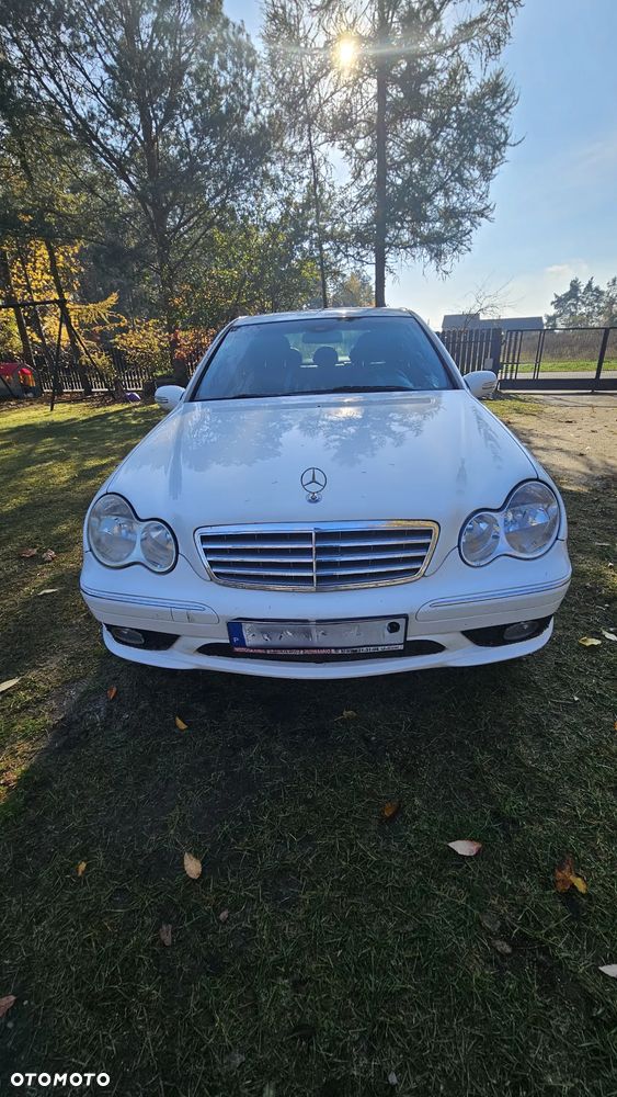 Mercedes-Benz C-Class 2005 photo 2