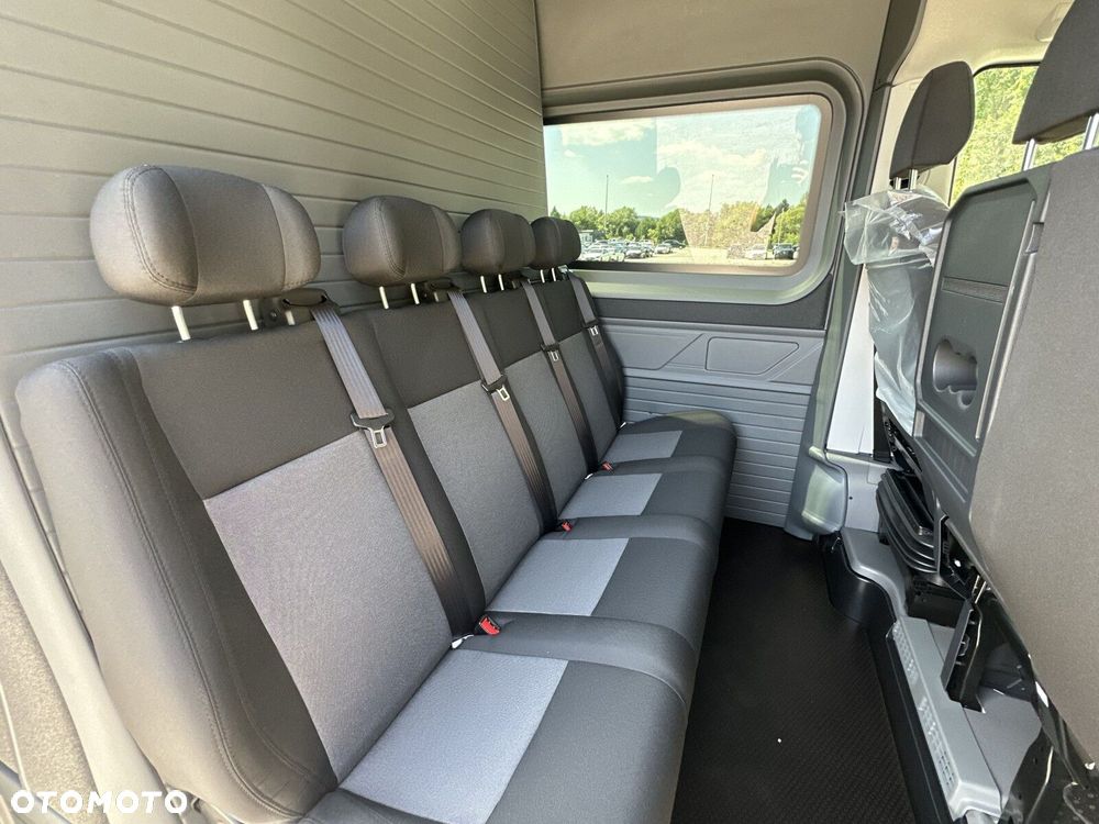 Volkswagen Crafter 35 Furgon z wysokim dachem silnik: 2,0 l EU6 SCR 177 KM, przedni 8-bieg.automatyczna, r.o : 4490 mm - 17