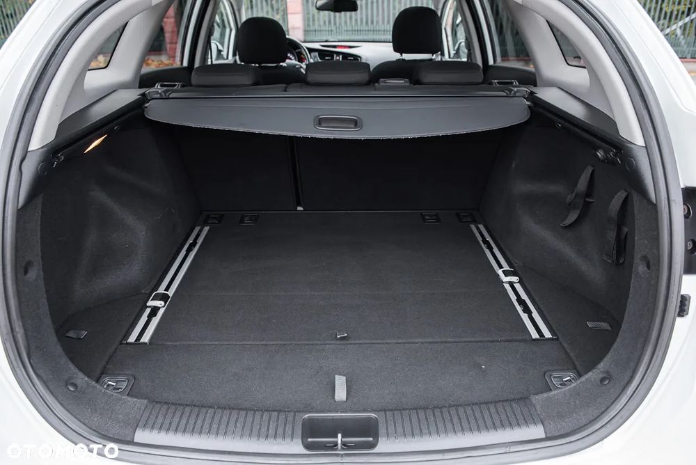 Kia Ceed 1.6 GDI DCT Platinum Edition - 28