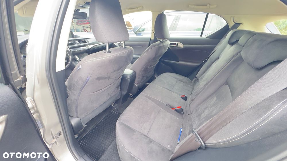Lexus CT - 7