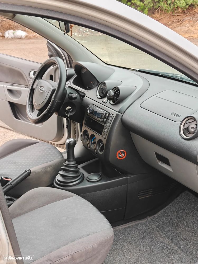 Ford Fiesta 1.4 TDCi Ambiente - 7