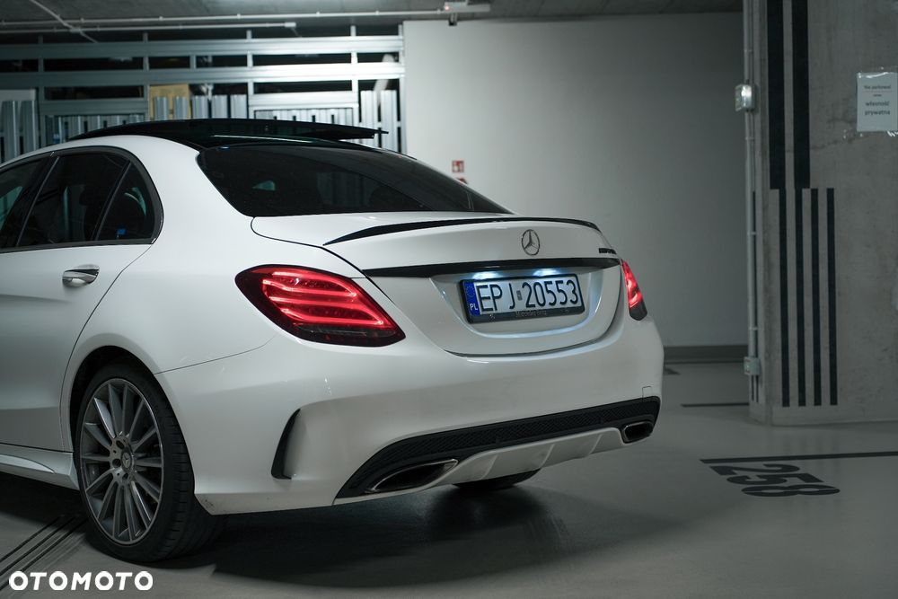 Mercedes-Benz Klasa C 300 T 7G-TRONIC AMG Line - 15