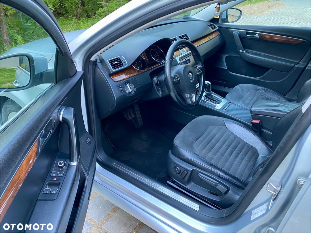 Volkswagen Passat 2.0 TDI DPF DSG Individual Chrom - 10