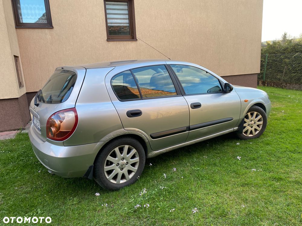 Nissan Almera 1.5 Base - 6