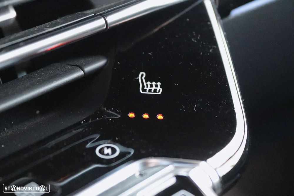 Peugeot e-2008 50 kWh GT - 29