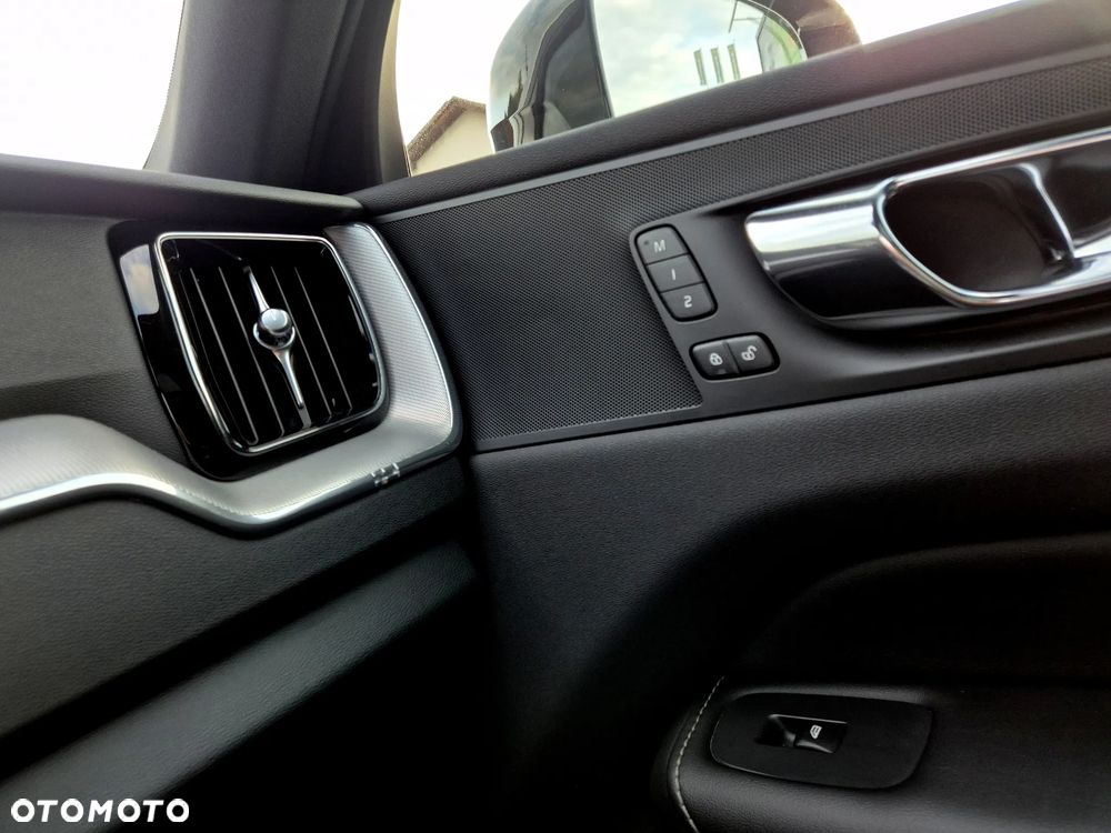 Volvo XC 60 T8 Twin Engine AWD Geartronic RDesign - 14