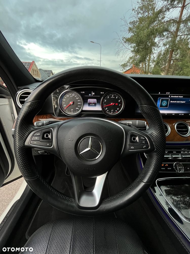 Mercedes-Benz Klasa E 300 9G-TRONIC AMG Line - 18