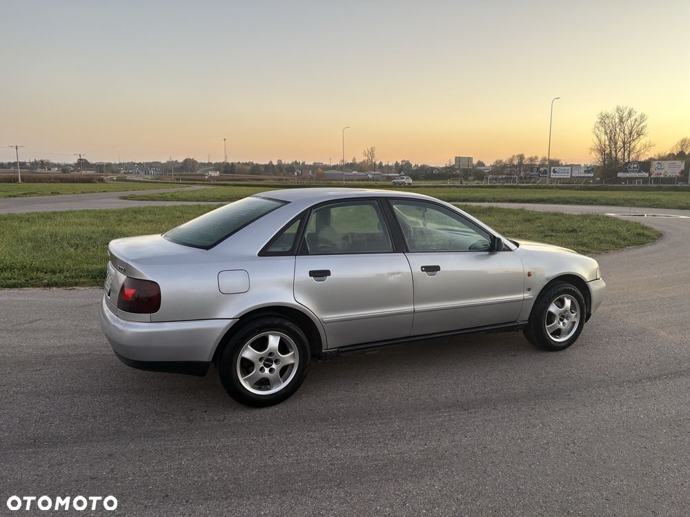 Audi A4 Limousine - 1