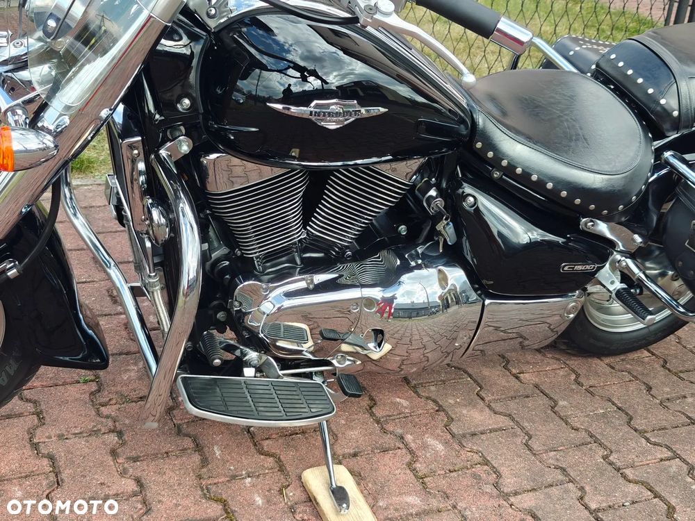 Suzuki Intruder - 24