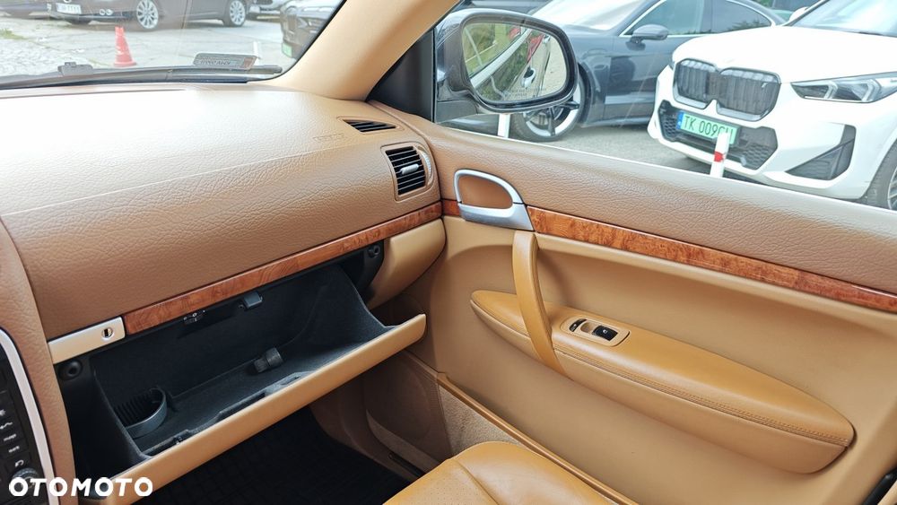 Porsche Cayenne - 31