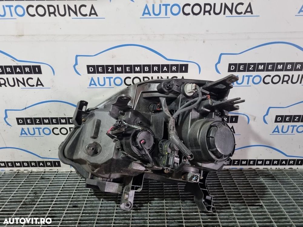 Far Dreapta Nissan X - Trail T31 Facelift 2010 - 2014 SUV 4 Usi (952) Xenon - 2