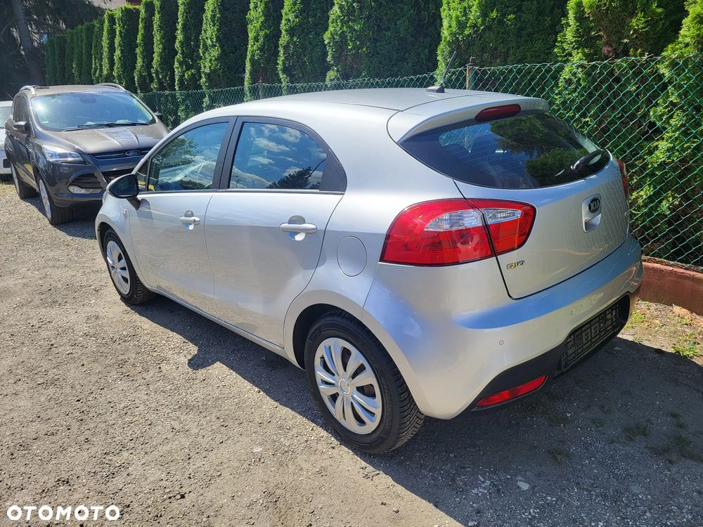 Kia Rio - 8