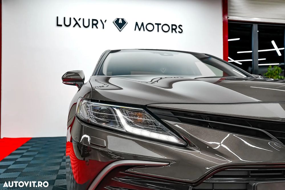 Toyota Camry Luxury - 19