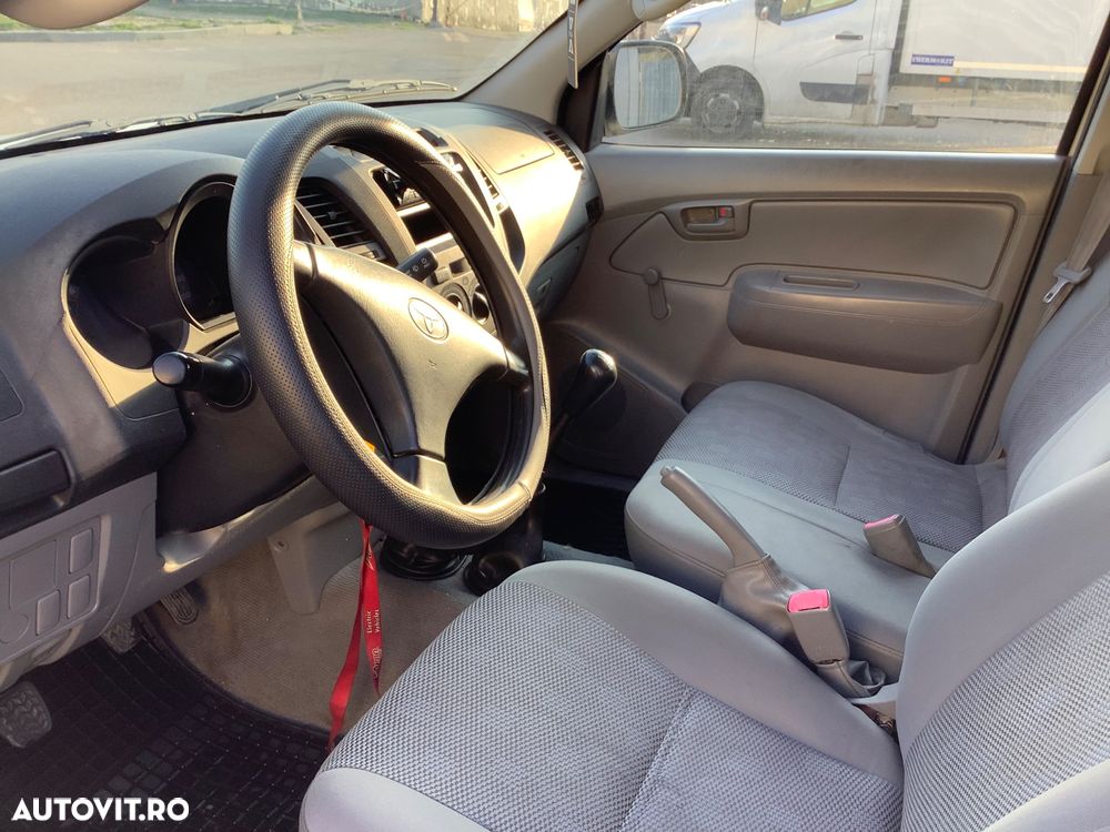 Toyota Hilux 4x4 Xtra Cab - 4
