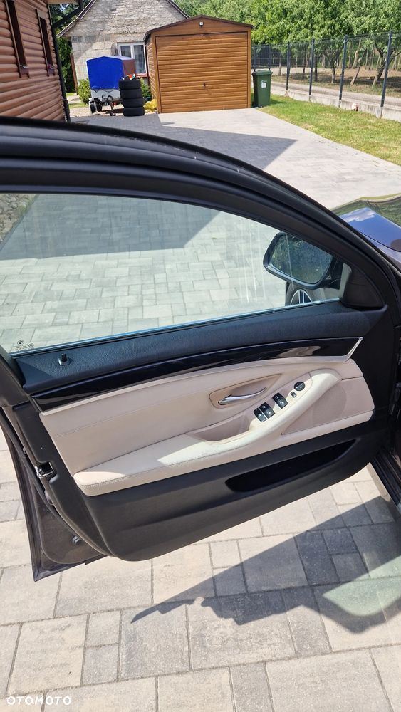 BMW Seria 5 525d - 15