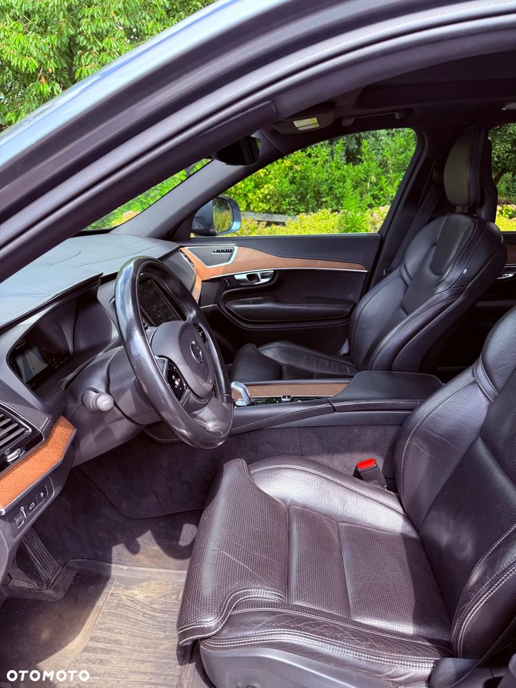 Volvo XC 90 - 9