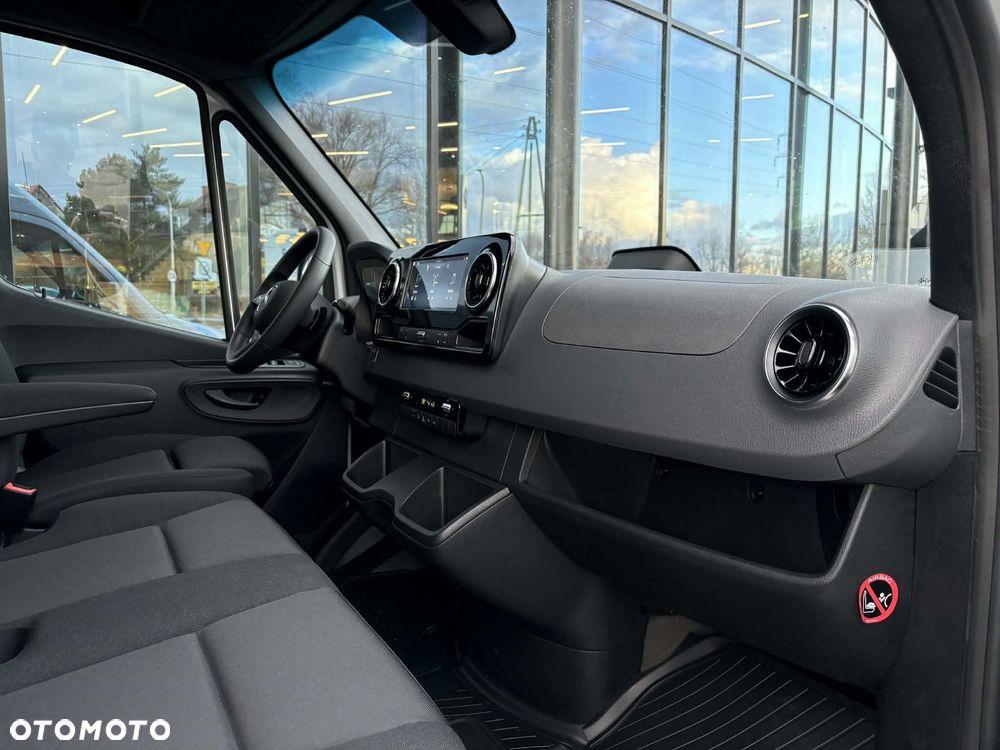 Mercedes-Benz Sprinter - 10