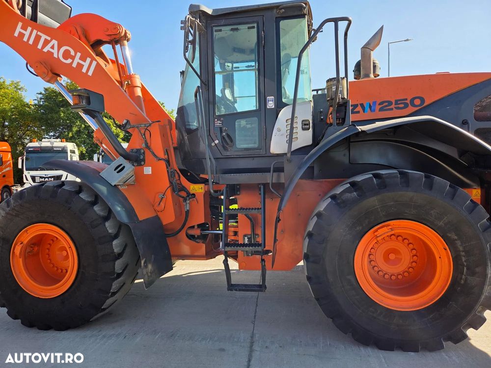 Hitachi ZW250, 10.400h, cupa 4mc LAMA NOUA, Anvelope MICHELIN profil L5, Gresare automata, consum mediu 17l/h, motor 251CP, Aer cond climatronic, computer de bord cu trransmitere date in limba romana, Camera luat vederi spate, STARE BUNA-PROMOTIE 76900Eur+tv - 33
