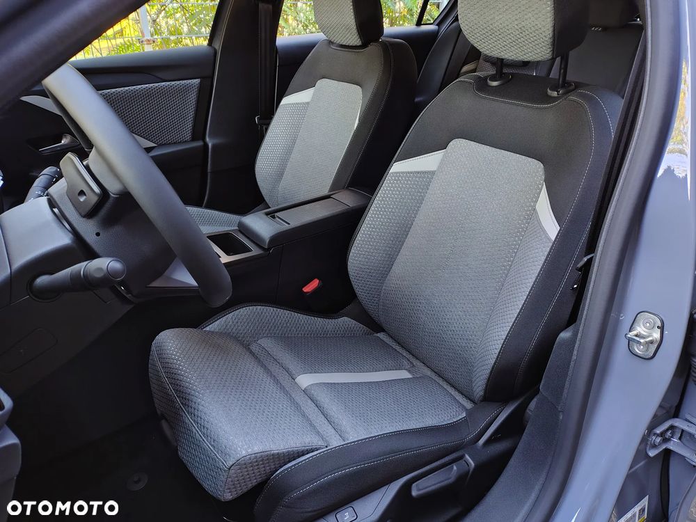 Opel Astra 1.2 T mHEV Business Edition S&S eDTC - 11