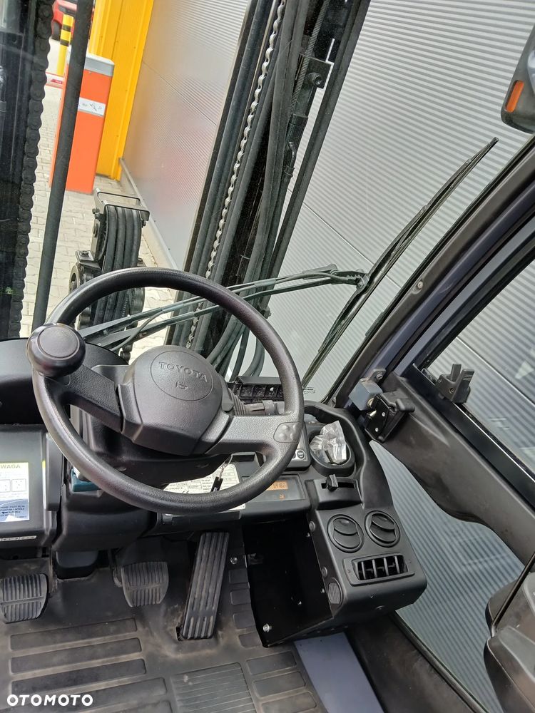 Toyota 02-8FGF30 - 8