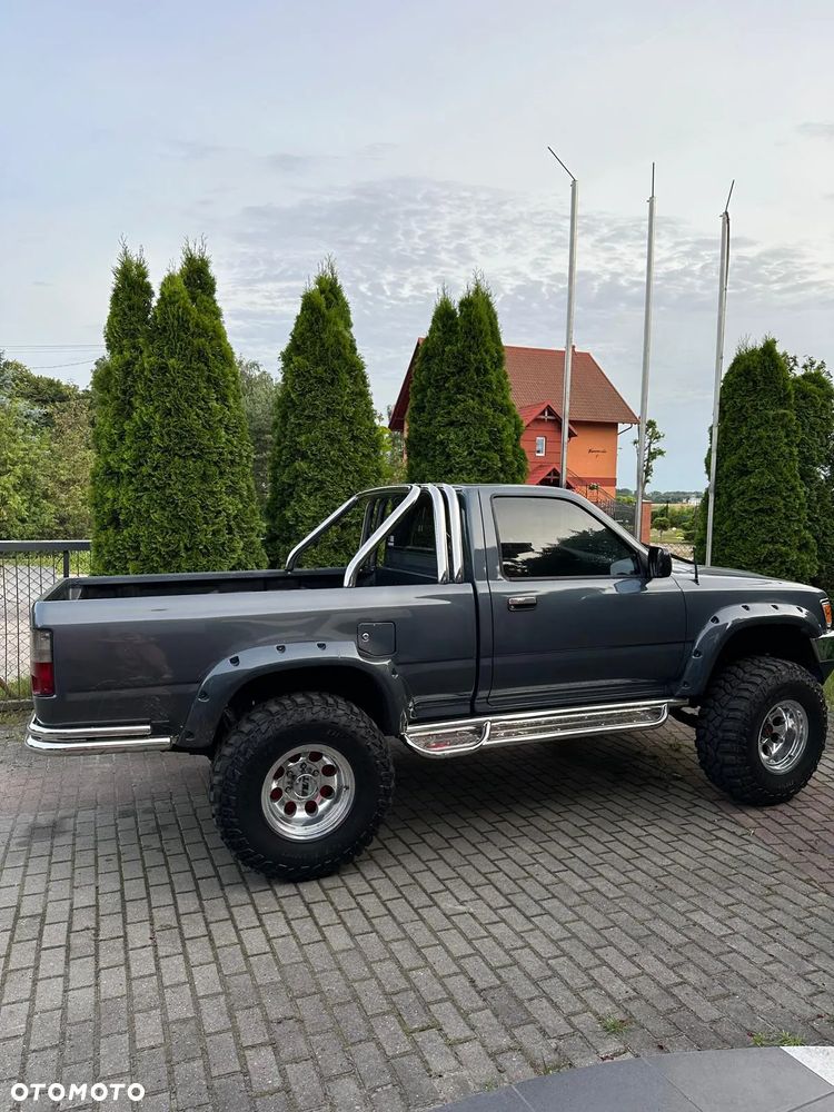 Toyota Hilux 4WD DLX - 4